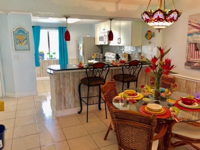 2 Bedroom , 2 Bath , Villa Oldsmar Exterior photo